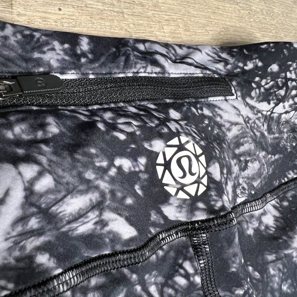 Lululemon Rare Seawheeze 2019 Half-Marathon Speed Wunder Tight Black Gray Floral - Picture 5 of 6